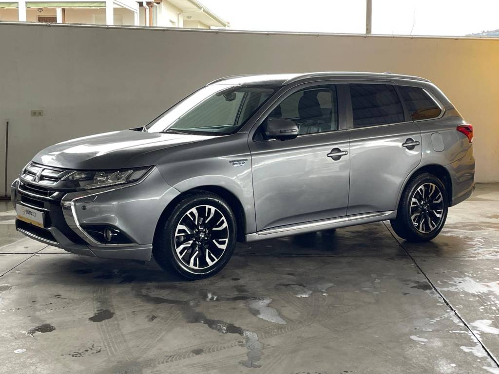 Mitsubishi Outlander 2.0 MIVEC Instyle Navi+